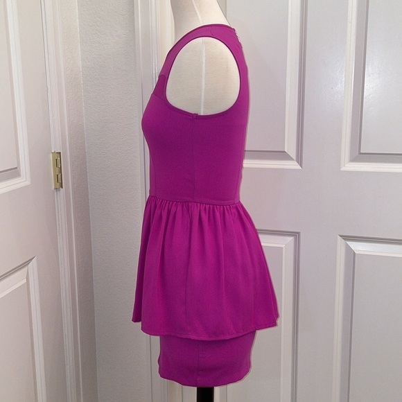 016: H&M magenta peplum above the knee dress w/ mesh to front in Women’s size 4 - Picture 5 of 9